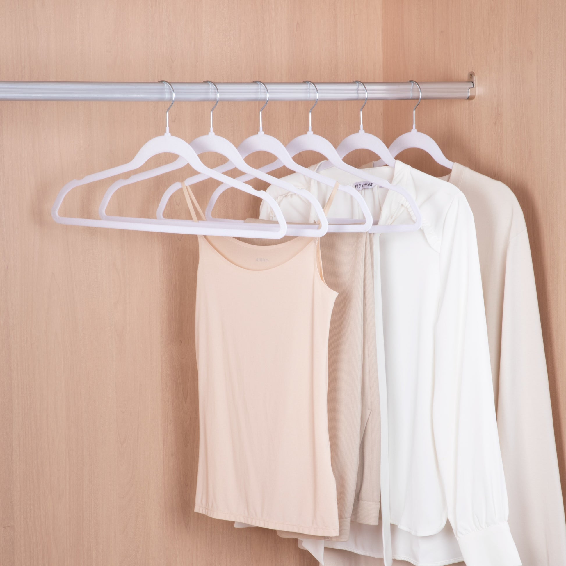 Soft velvet hanger set for clothes